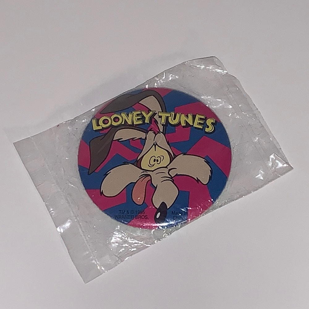 💥 [4/$25] VINTAGE 1995 WB LOONEY TUNES WILE E. COYOTE PIN BACK BUTTON 💥